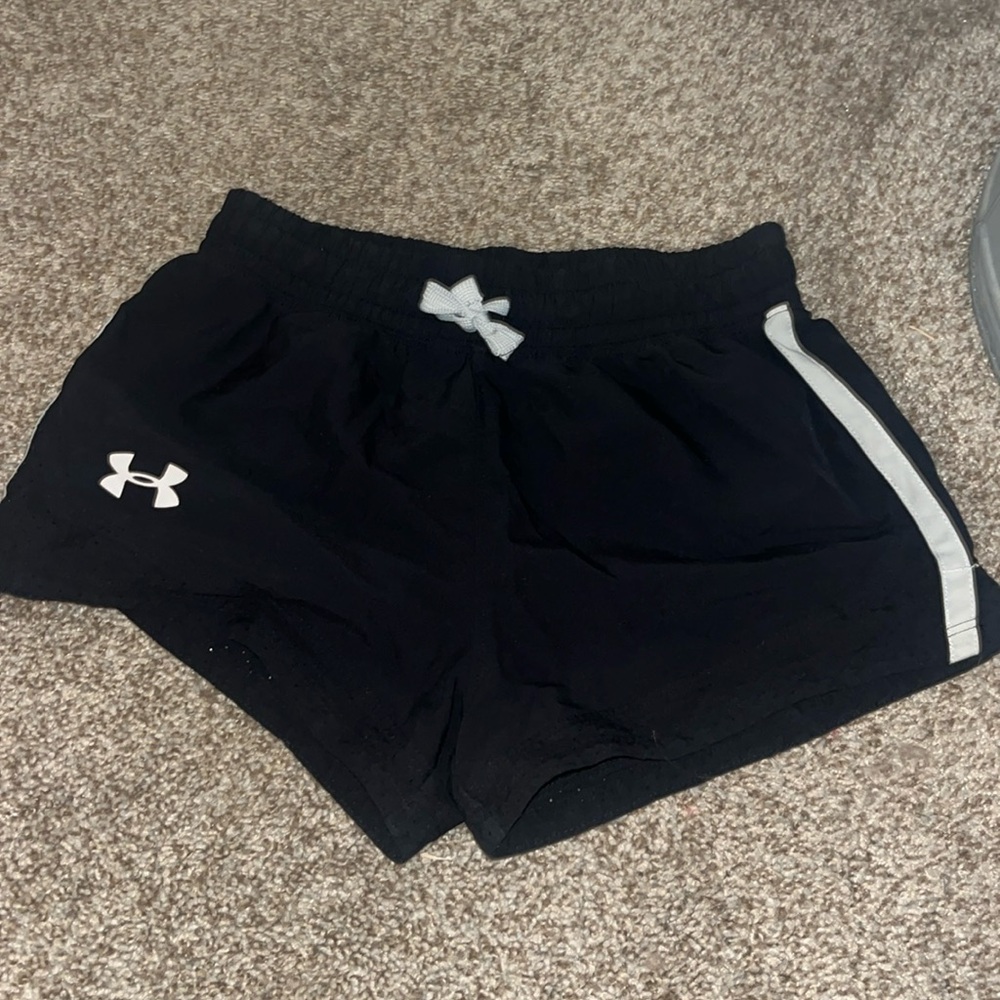 Under Armour short